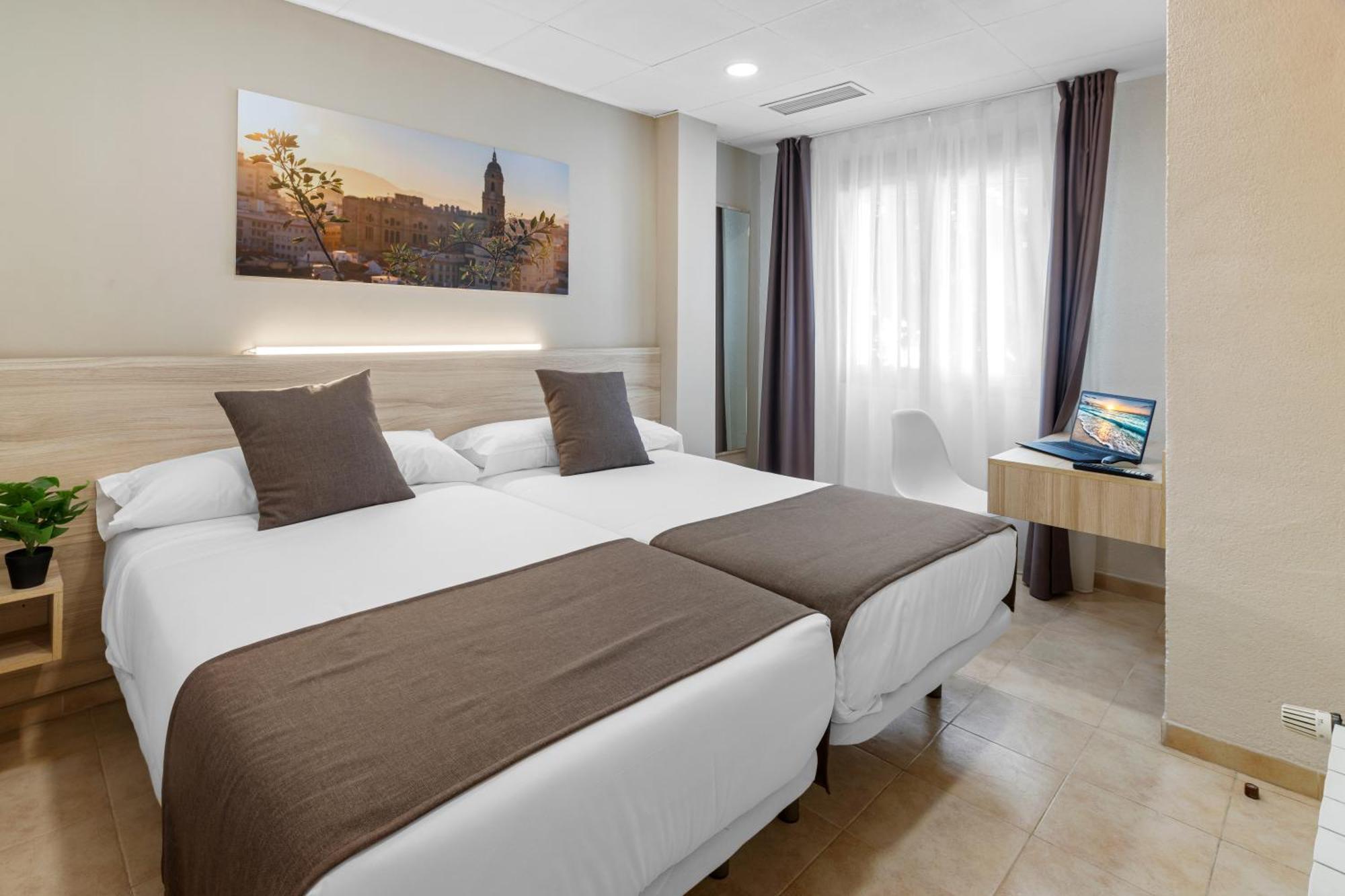 Hotel Vas Malaga Ciudad Esterno foto
